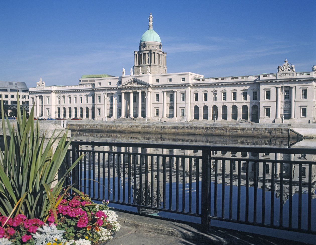 Custom House ved elven Liffey av James Gandon