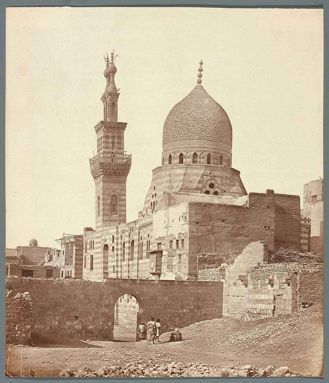 Egypt. Kairo. Religiøst gravkompleks for den mamelukkiske emiren Kani Bey Ar-Rammah (1503) av James Robertson