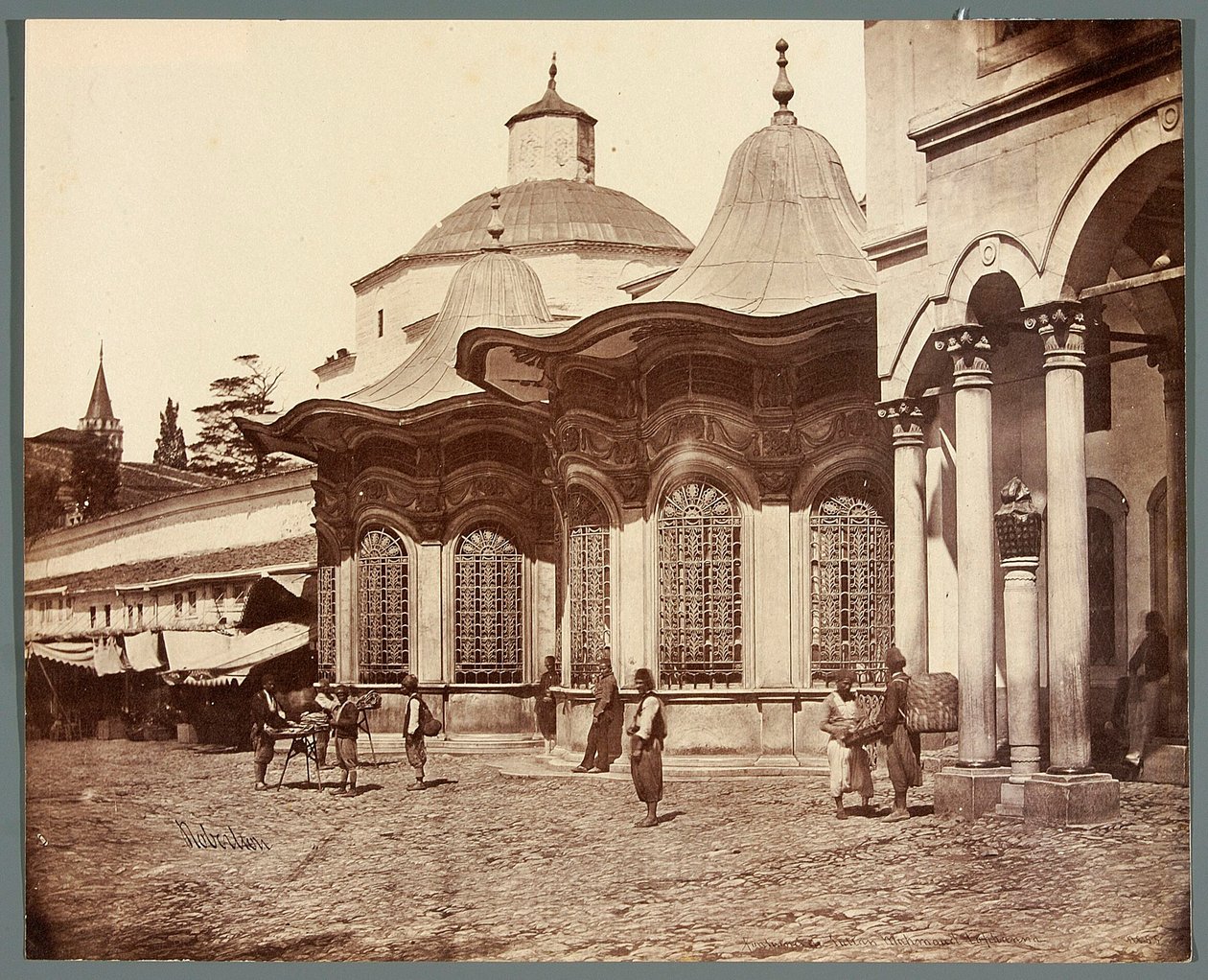Sultan Mahmuds fontene, Tophane av James Robertson