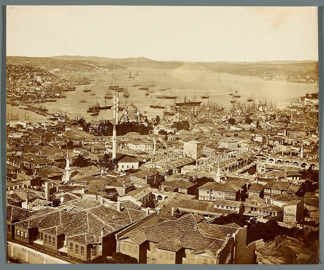 «Bosporos» [Istanbul. Panorama over byen - utsikt mot Bosporosstredet] av James Robertson