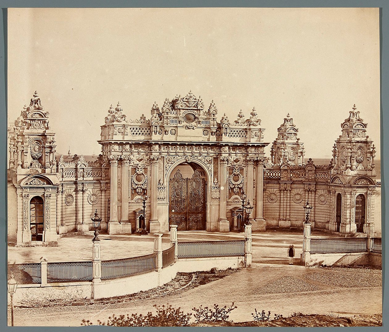 Istanbul. Dolmabahçe-palasset - port av James Robertson
