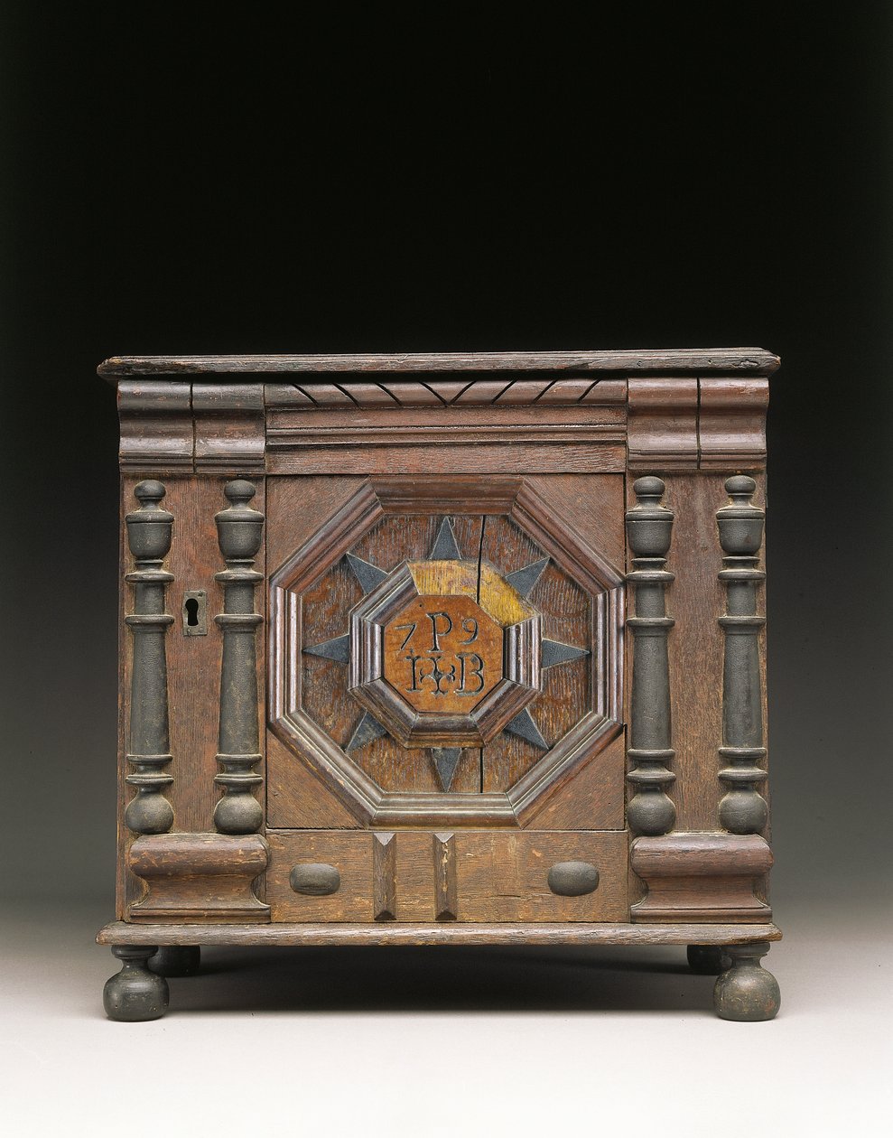 Joseph- og Bathsheba-paven skåret ut og påførte verdisaker, Salem, Massachusetts, 1679 av James Symonds