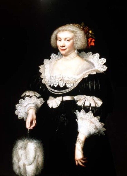 Portrett av en dame i svart kjole med blondekrage og mansjetter av Jan Anthonisz. van Ravesteyn