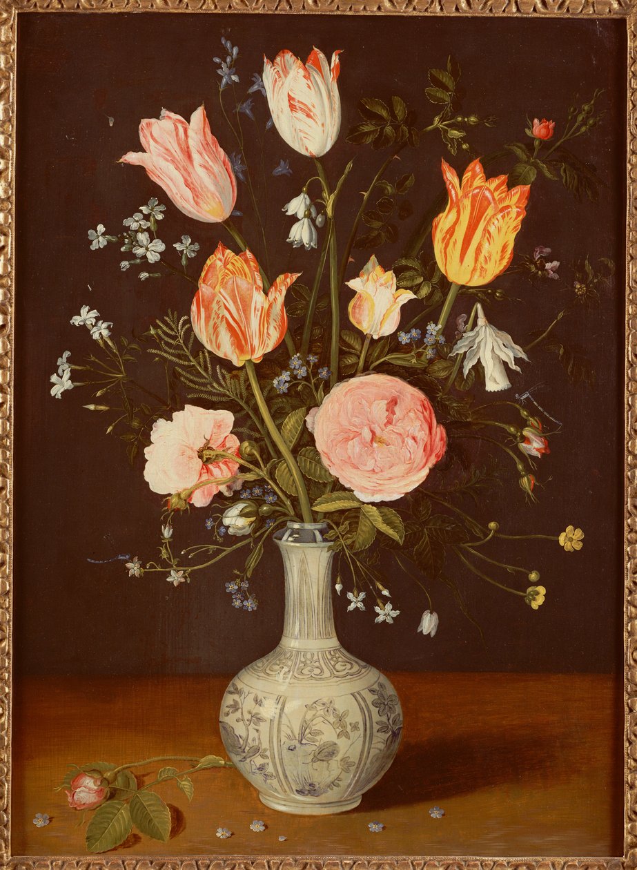 Tulipaner, roser, forglemmegei og andre blomster i en sen Ming blå og hvit vase av Jan Brueghel the Elder