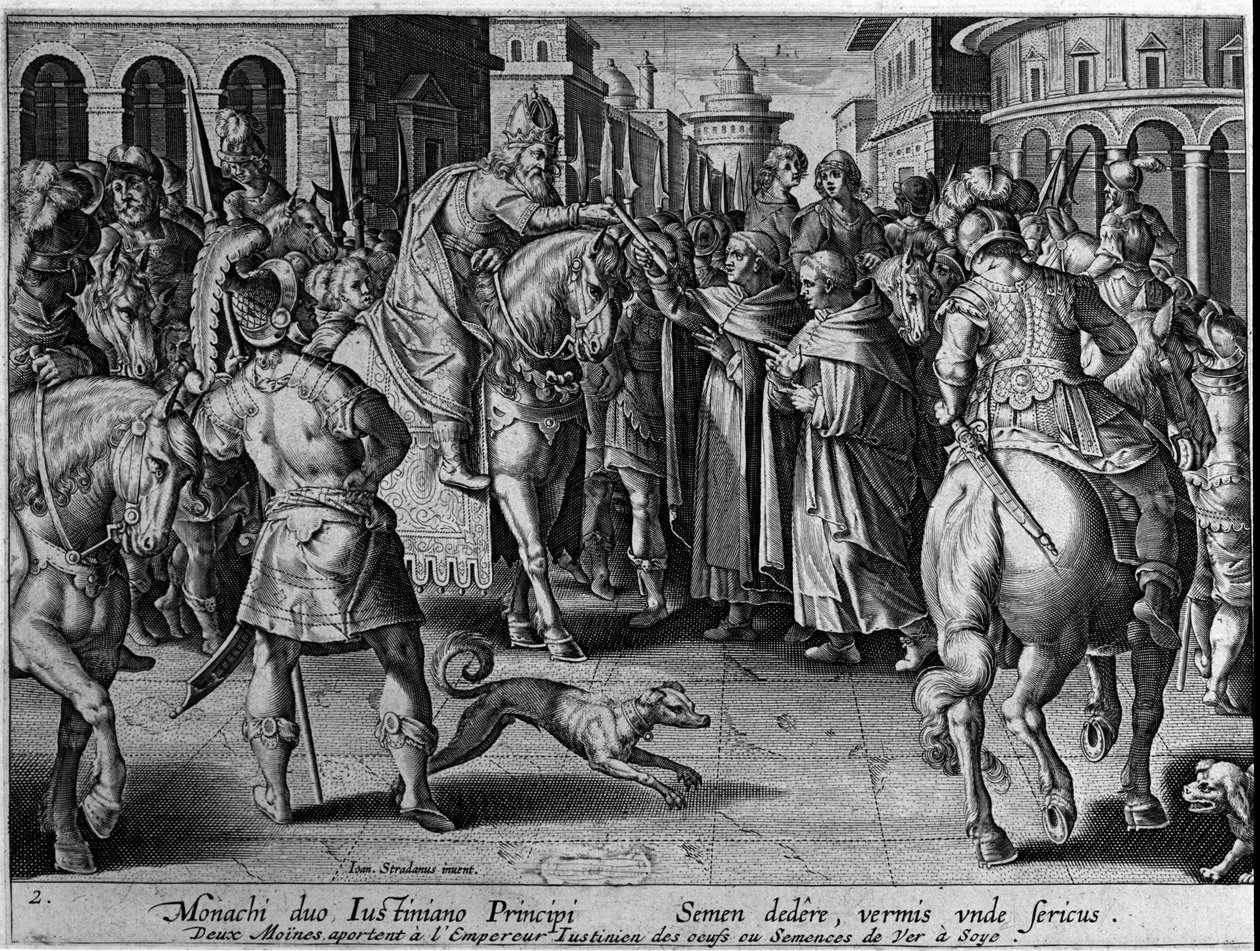 Munkene overleverte silkeormer til den bysantinske keiseren Justinian I (483-565). Keiseren vil dermed begynne silkehandelen. Gravering av Giovanni Stradano (Jan Van Der Straet) (Johannes Stradanus) (1523-1605) 1600-tallet av Jan van der Straet
