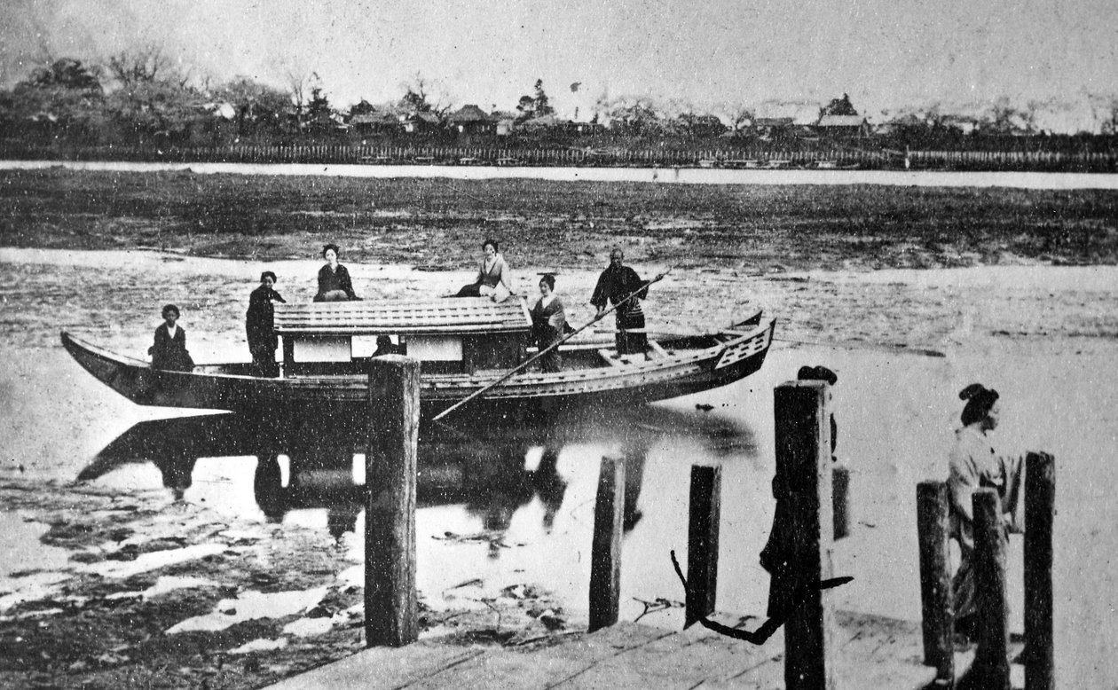 Geisha-jenter ombord på en båt på Sumida-elven Edo, ca. 1860-tallet av Japanese Photographer