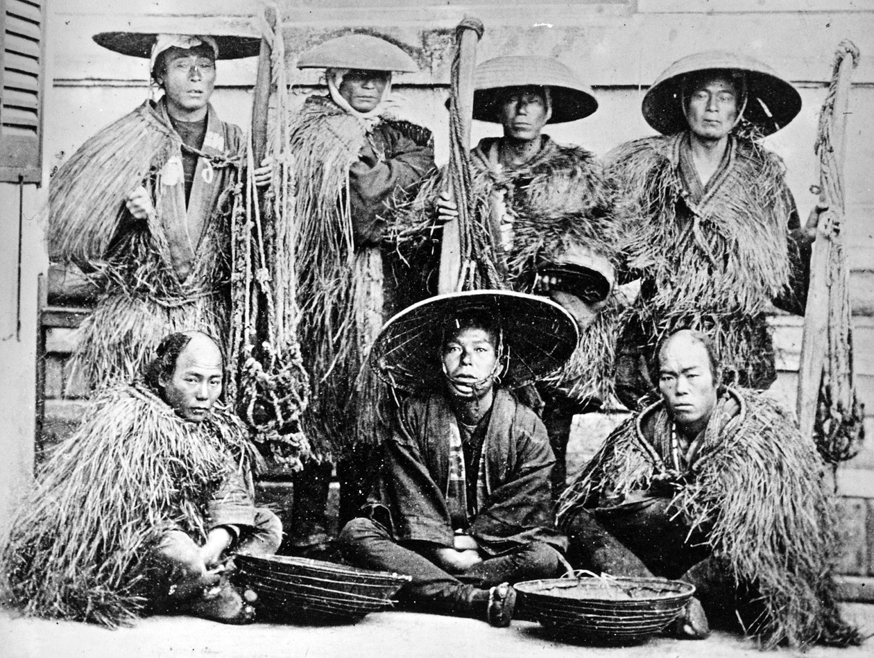 Japanske kulier i stråregnfrakker, ca. 1860-tallet av Japanese Photographer