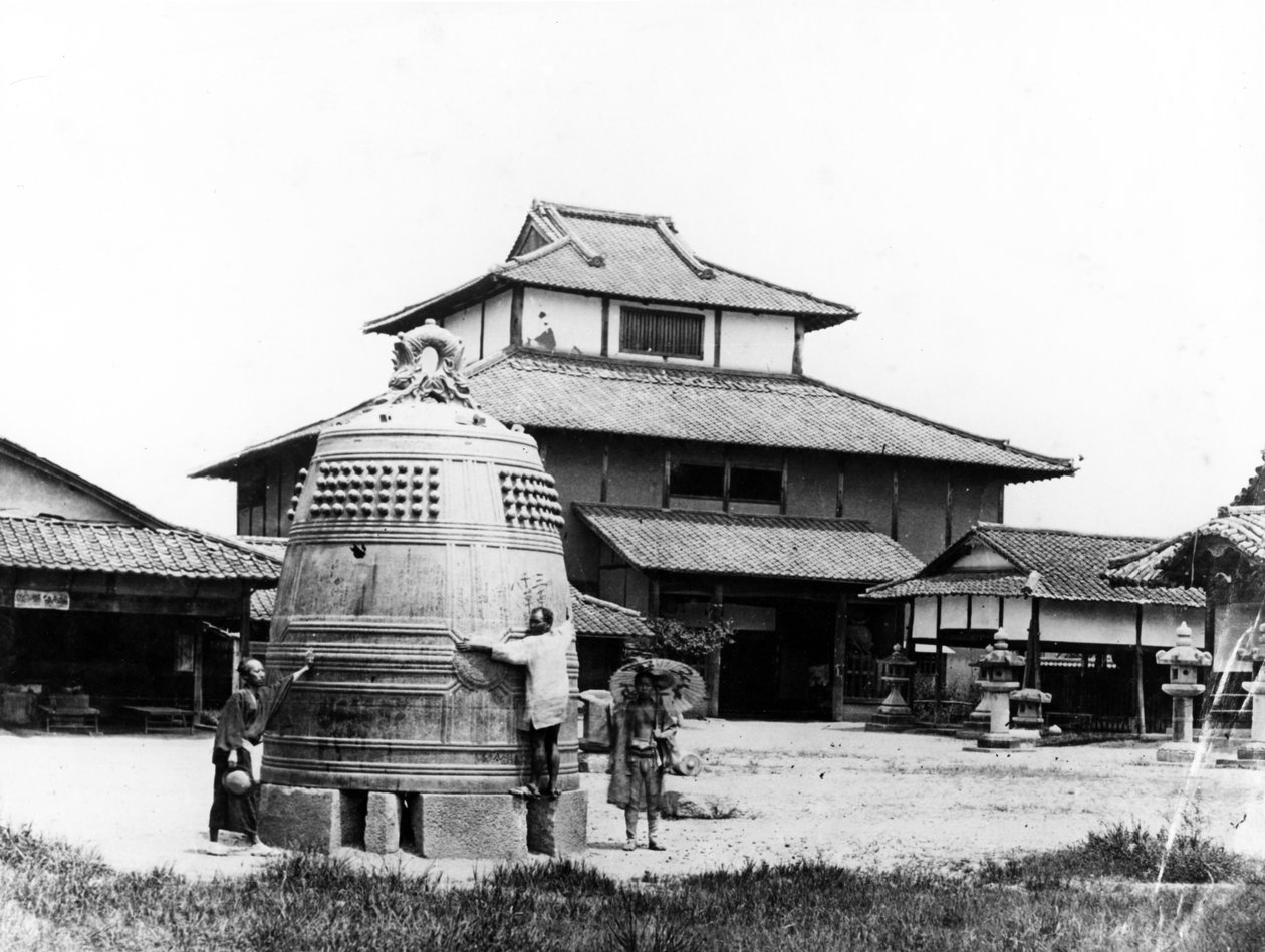 Daibutsu-klokken, Kyoto, Japan, ca. 1870-tallet av Japanese Photographer