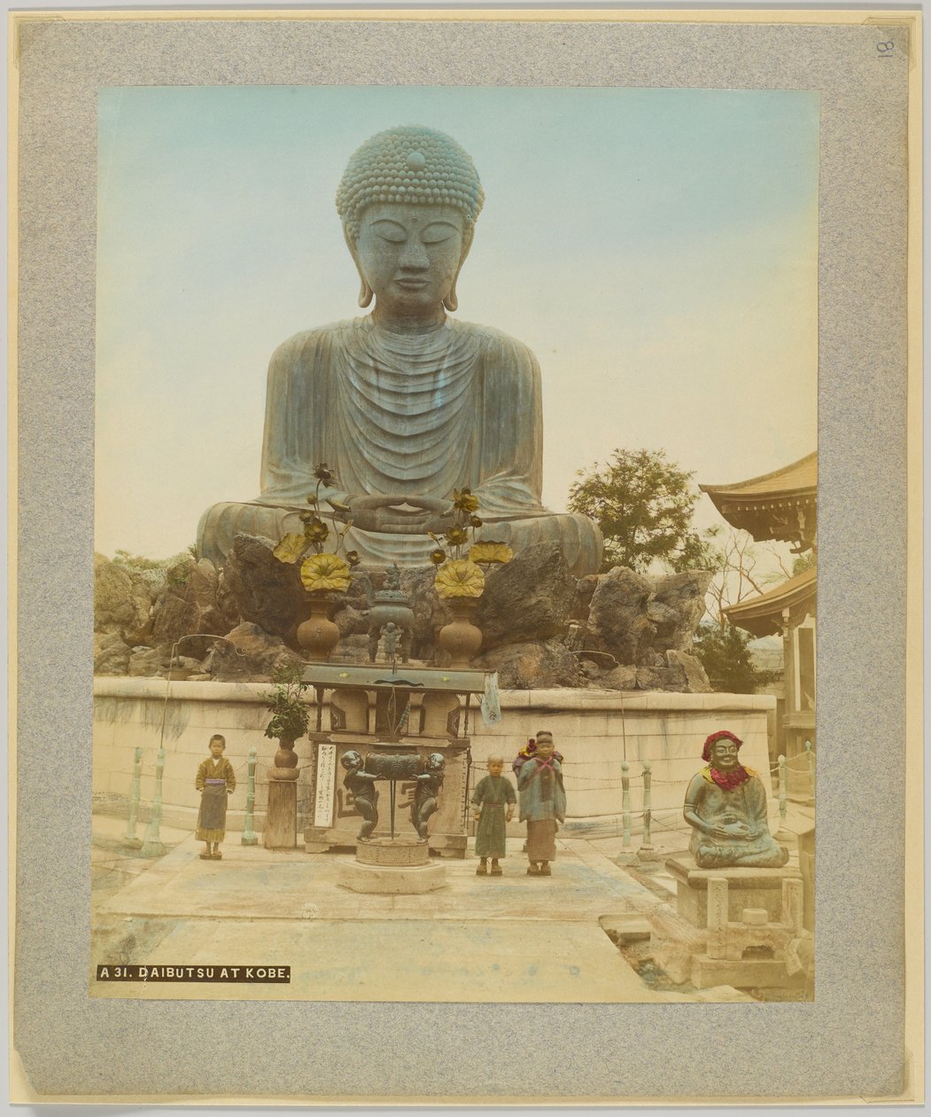 Daibutsu i Kobe, Japan (håndfarget svart/hvitt-bilde) av Japanese Photographer