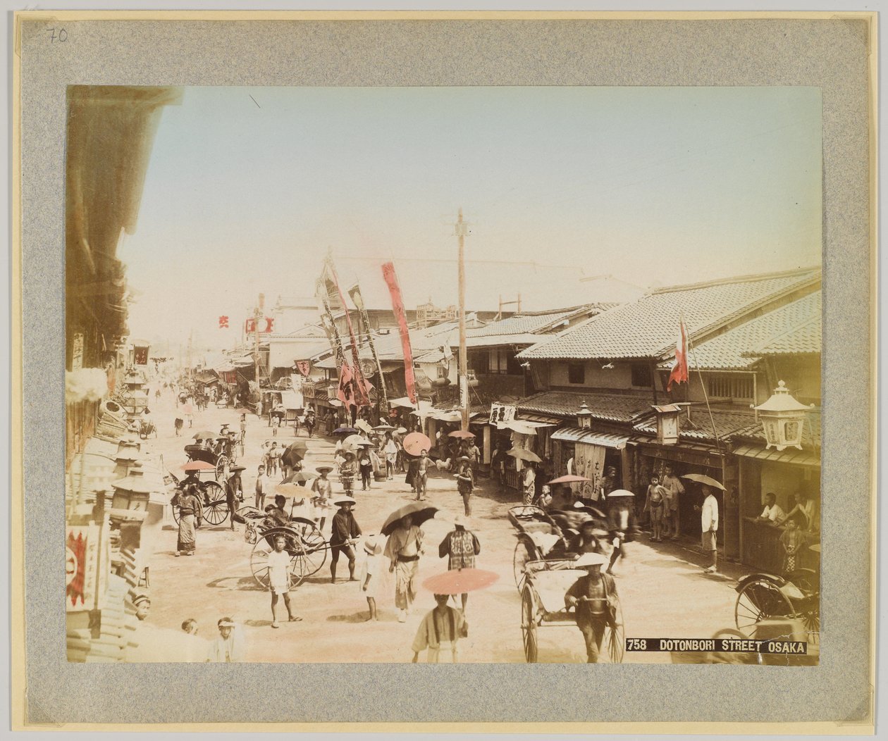 Dotonbori Street, Osaka, Japan (håndfarget svart/hvitt-bilde) av Japanese Photographer