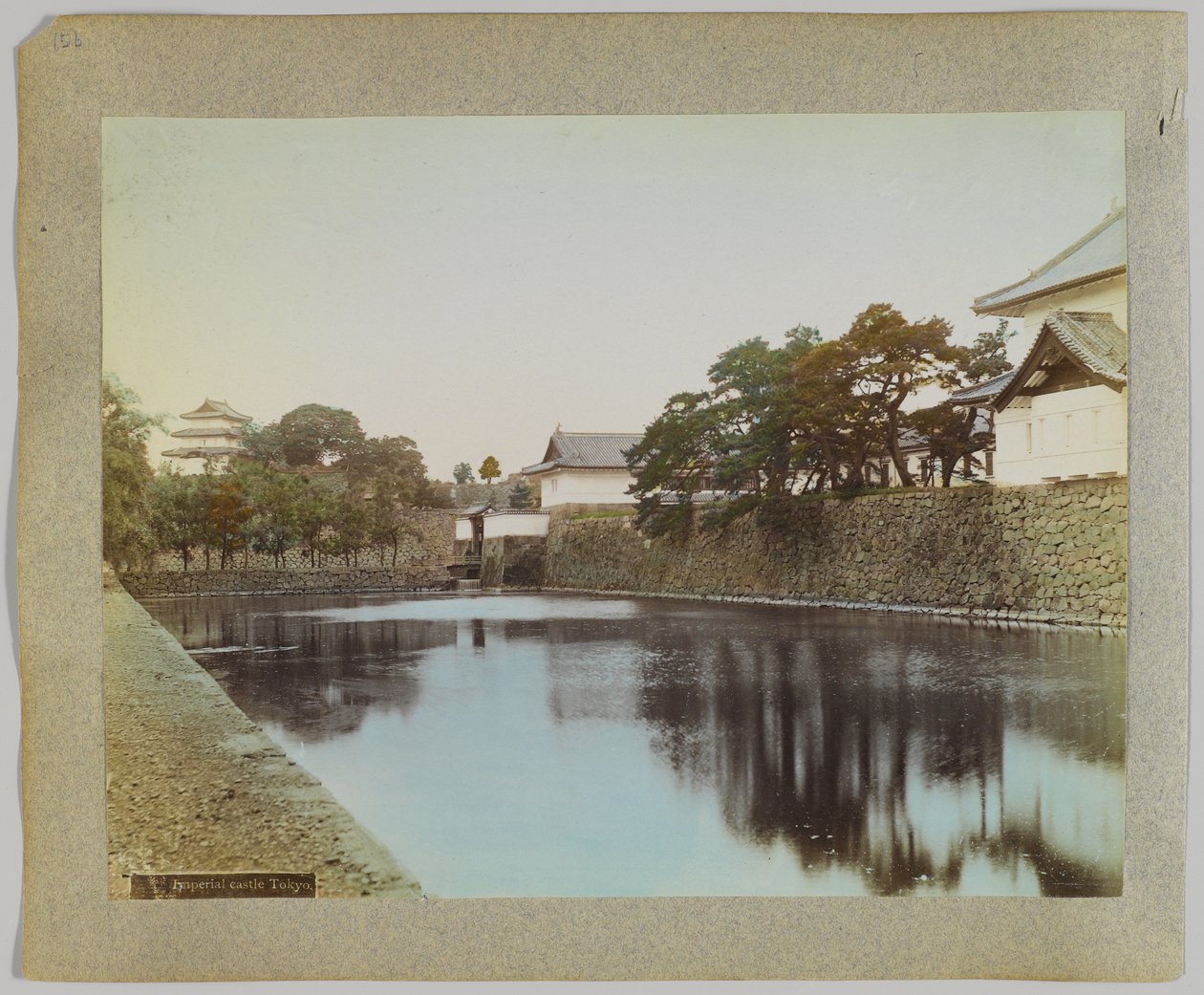 Imperial Castle, Tokyo, Japan (håndfarget svart/hvitt-bilde) av Japanese Photographer