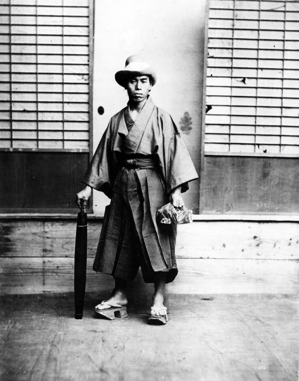 Japansk mann med europeisk hatt, ca. 1860-80 av Japanese Photographer
