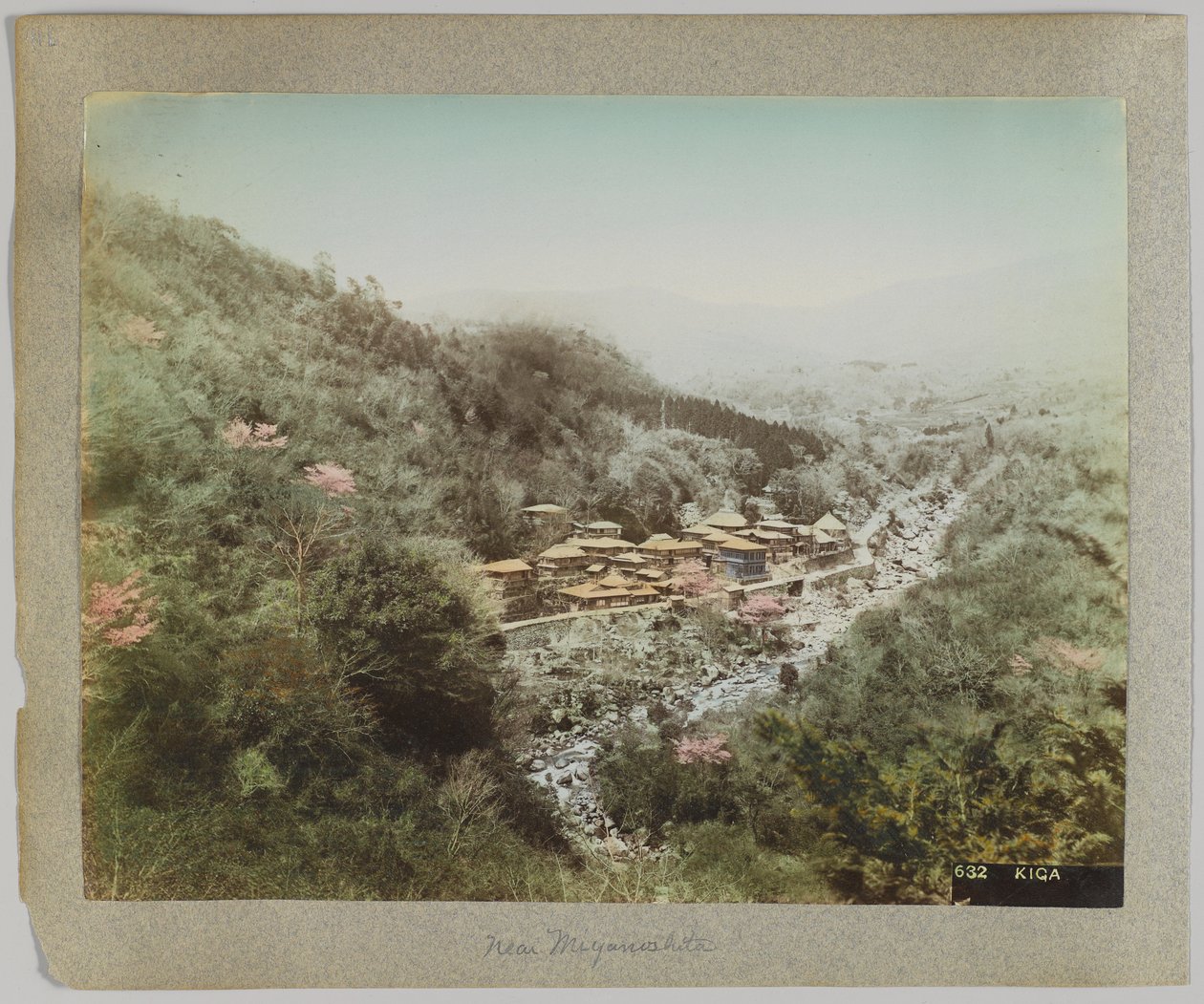 Kiga, nær Miyanoshita, Kanagawa Prefecture, Japan (håndfarget svart/hvitt-bilde) av Japanese Photographer