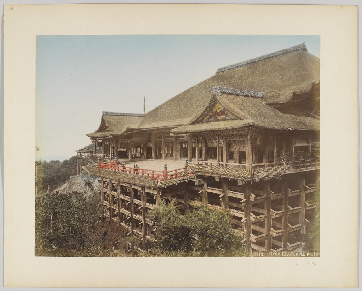 Kiyomidzu-tempelet, Kyoto, Japan, ca. 1890 (håndfarget s/hvitt-bilde) av Japanese Photographer