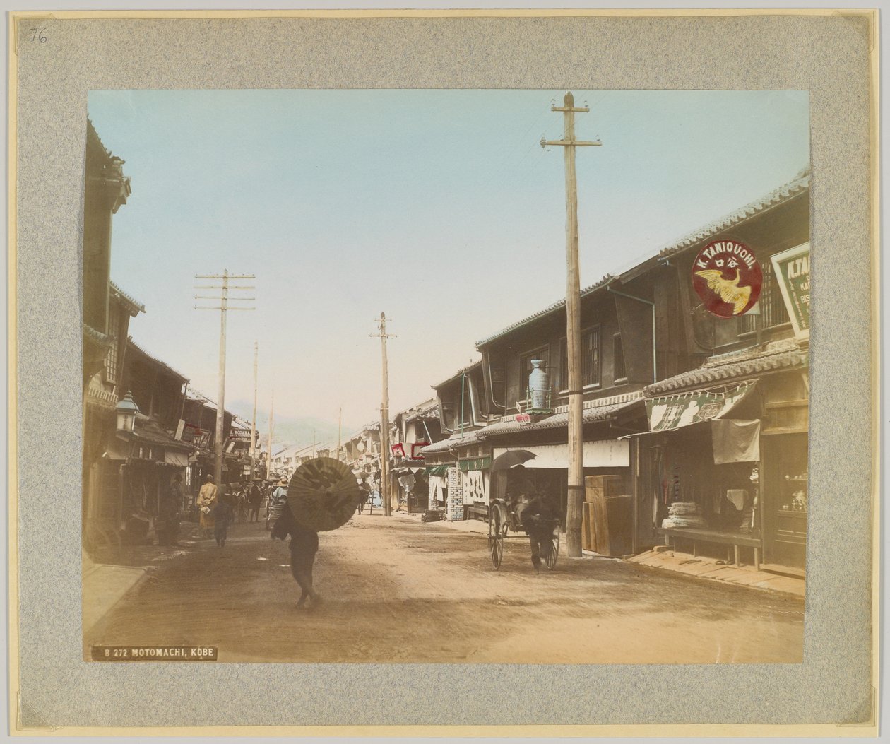 Motomachi, Kobe, Japan (håndfarget svart/hvitt-bilde) av Japanese Photographer
