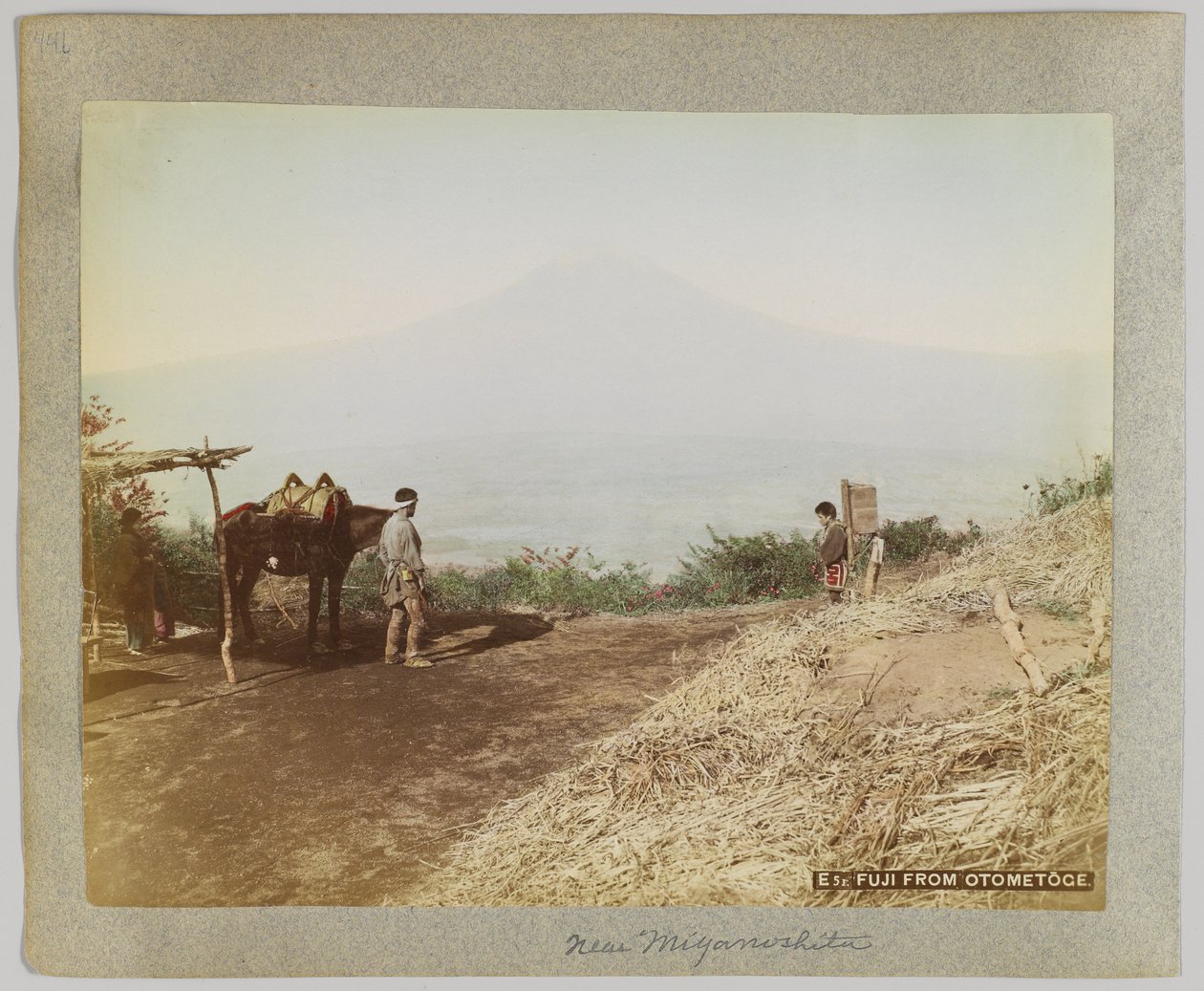 Mount Fuji fra Otometoge, Japan (håndfarget svart/hvitt-bilde) av Japanese Photographer