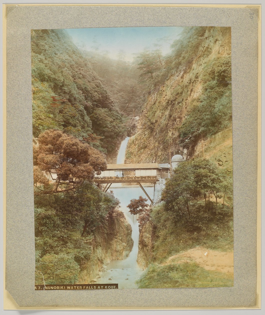 Nunobiki Falls, Kobe, Japan (håndfarget svart/hvitt-bilde) av Japanese Photographer