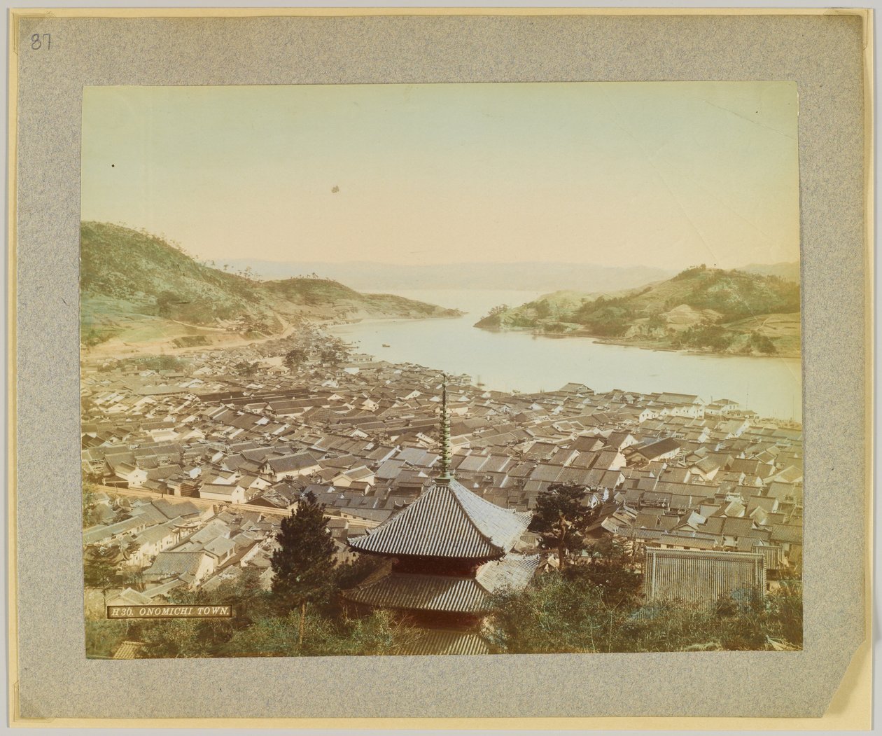 Onomichi Town, Japan (håndfarget svart/hvitt-bilde) av Japanese Photographer