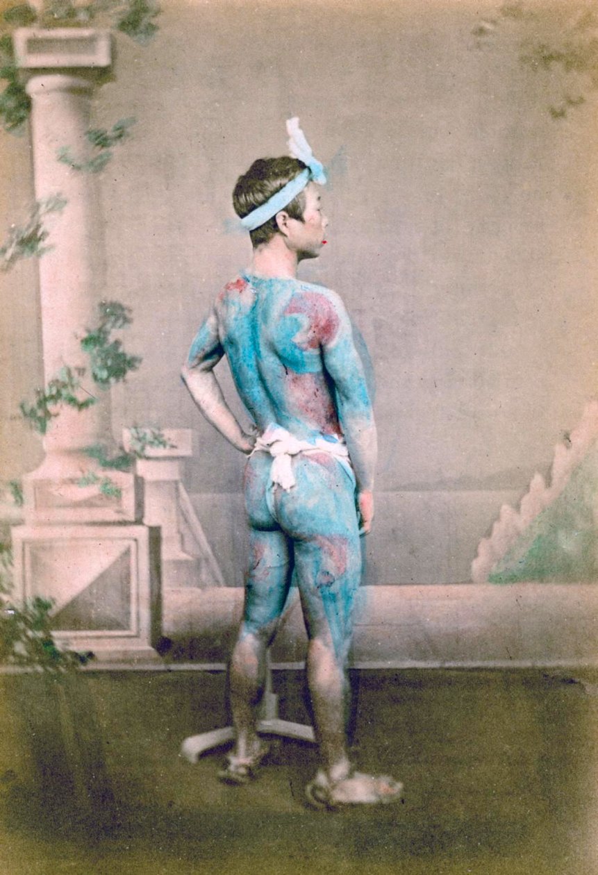 Portrett av en brudgom med tradisjonelle japanske Irezumi-tatoveringer, ca. 1882 (håndfarget albumbilde) av Japanese Photographer