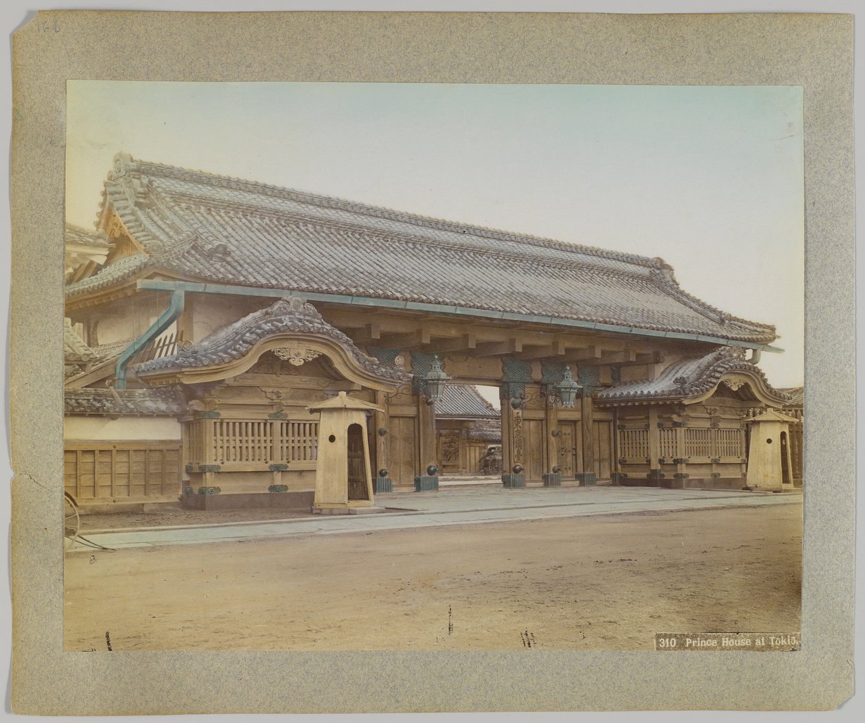 Prince House i Tokyo, Japan (håndfarget svart/hvitt-bilde) av Japanese Photographer