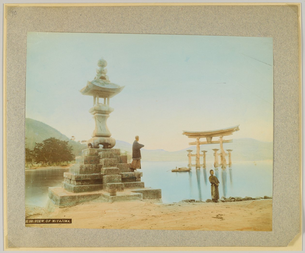 Utsikt over Miyajima, Japan (håndfarget svart/hvitt-bilde) av Japanese Photographer