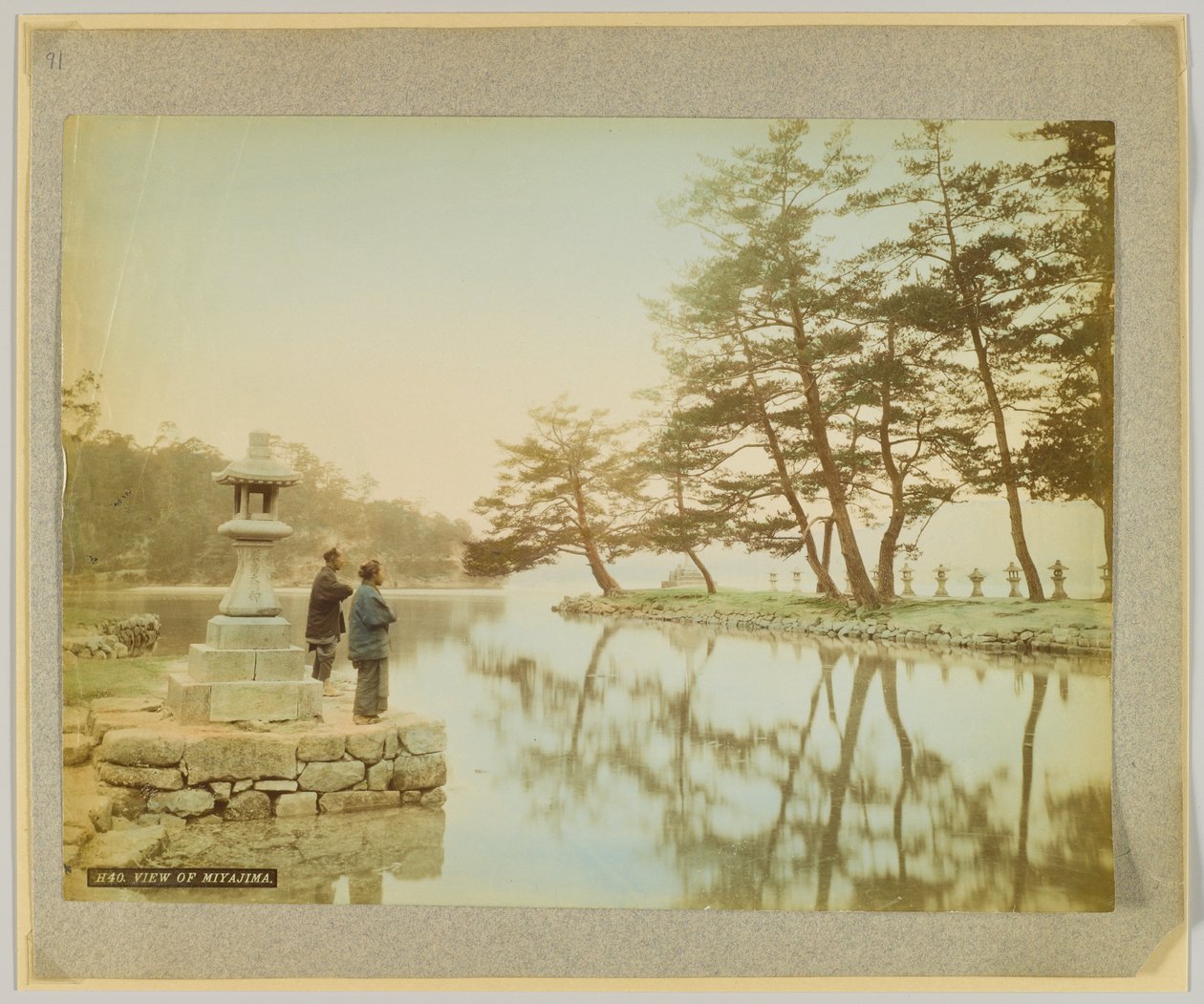 Utsikt over Miyajima, Japan (håndfarget svart/hvitt-bilde) av Japanese Photographer