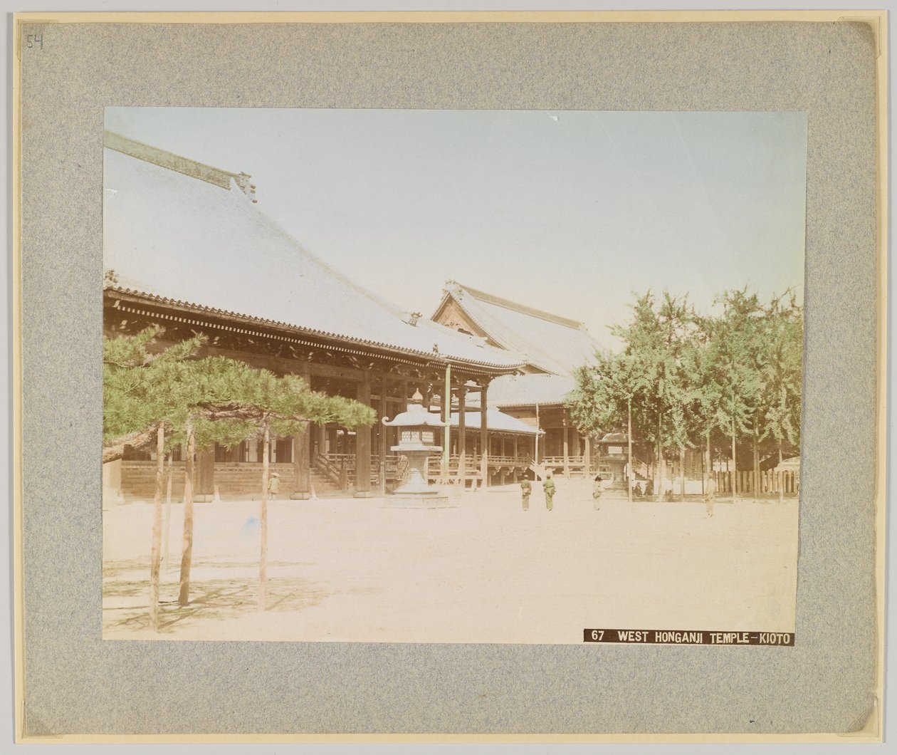 West Honganji Temple, Kyoto, Japan (håndfarget svart/hvitt-bilde) av Japanese Photographer