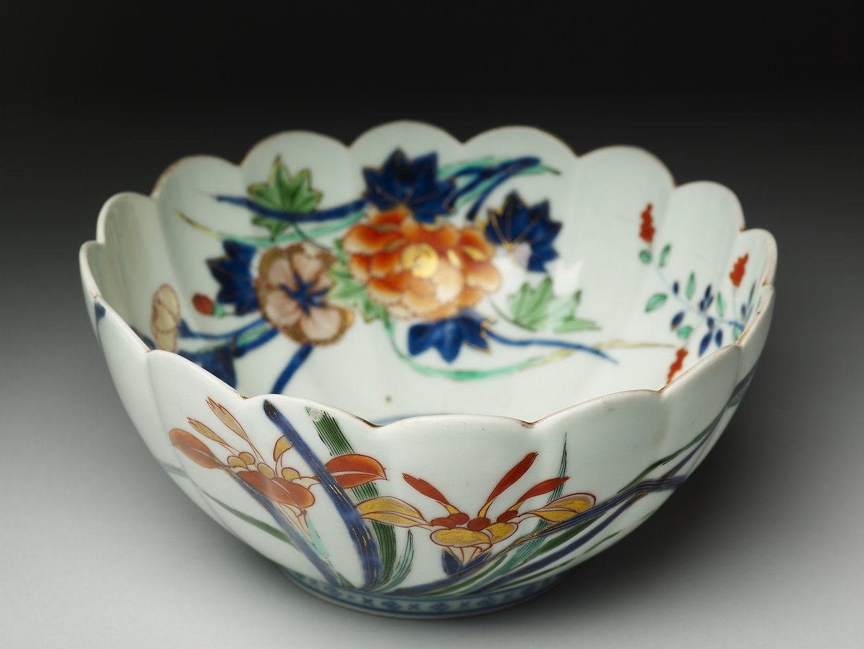 Skål med riflede sider og en rillet kant, ko-Imari ware, ca. 1770-20 (keramikk med blå underglasur og overglasur emalje) av Japanese School