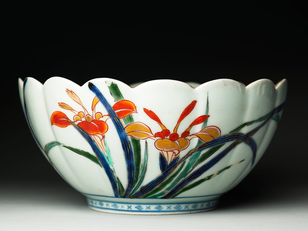 Skål med riflede sider og en rillet kant, ko-Imari ware, ca. 1770-20 (keramikk med blå underglasur og overglasur emalje) (se også 117721) av Japanese School