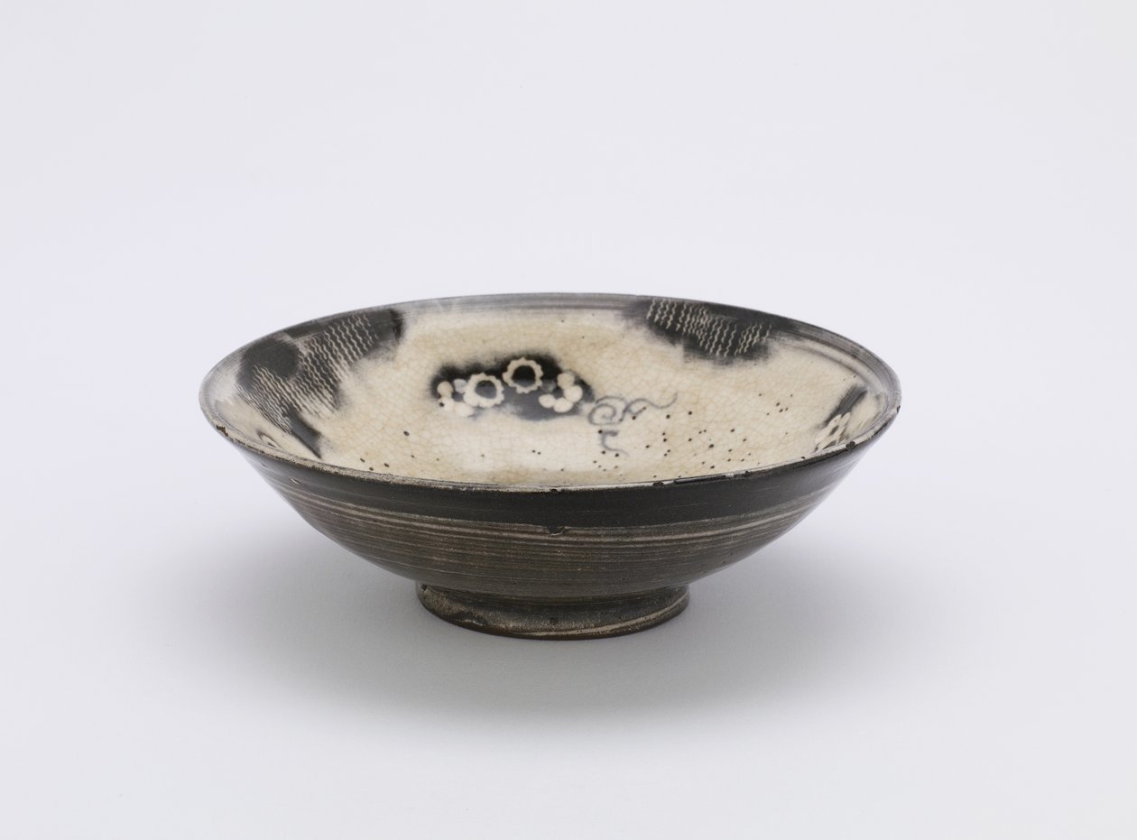 Individuell serveringsskål, Kyushu eller Kyoto, Edo-periode, 1700-1800-tallet (steintøy med hvit slip og koboltpigment under klar glasur) av Japanese School