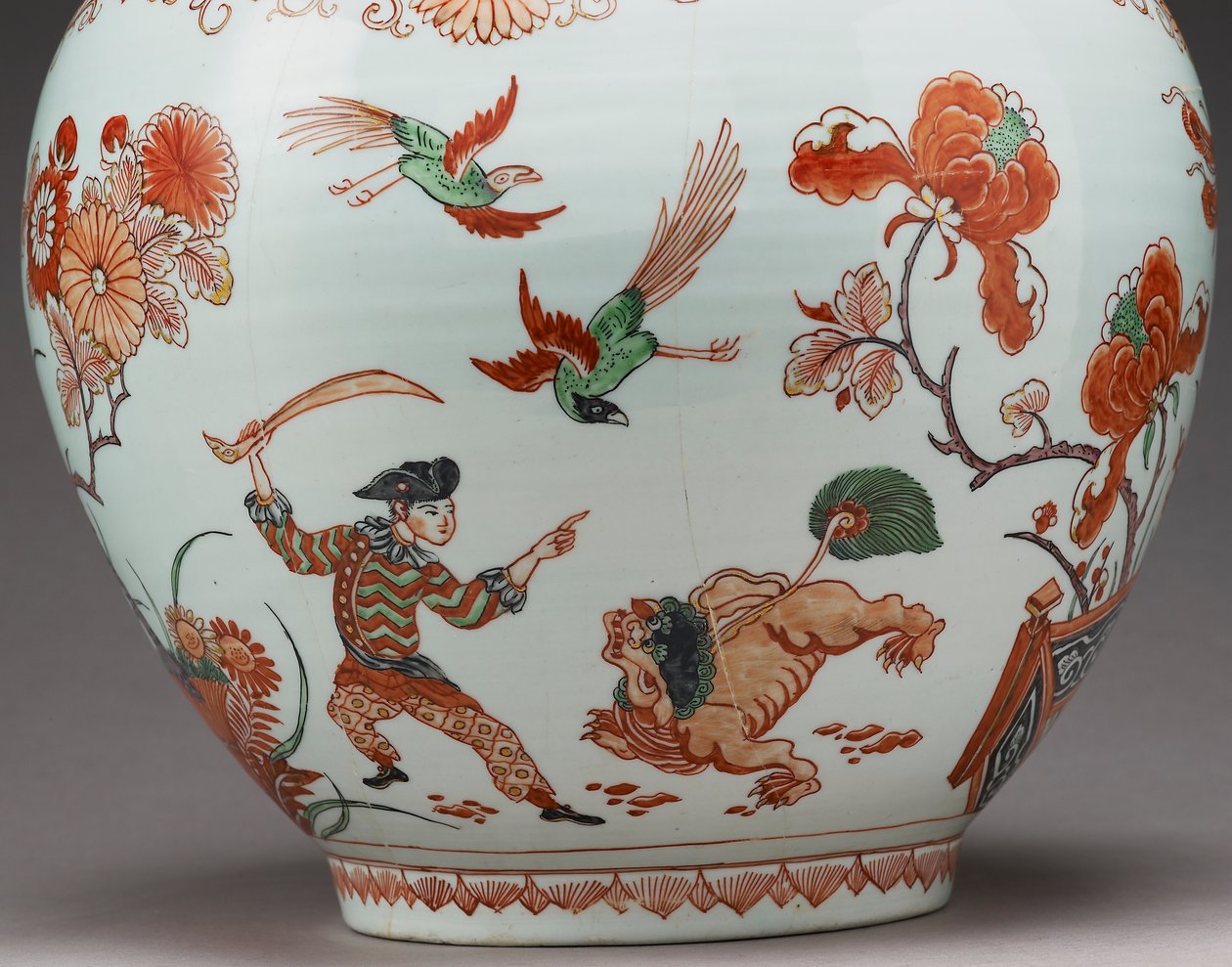 Stor flaskevase, dekorert i Holland i Imari-stil, Ko-Imari, sent på 1600-tallet (keramikk med emaljeoverglasur) (detalj av 117741) av Japanese School