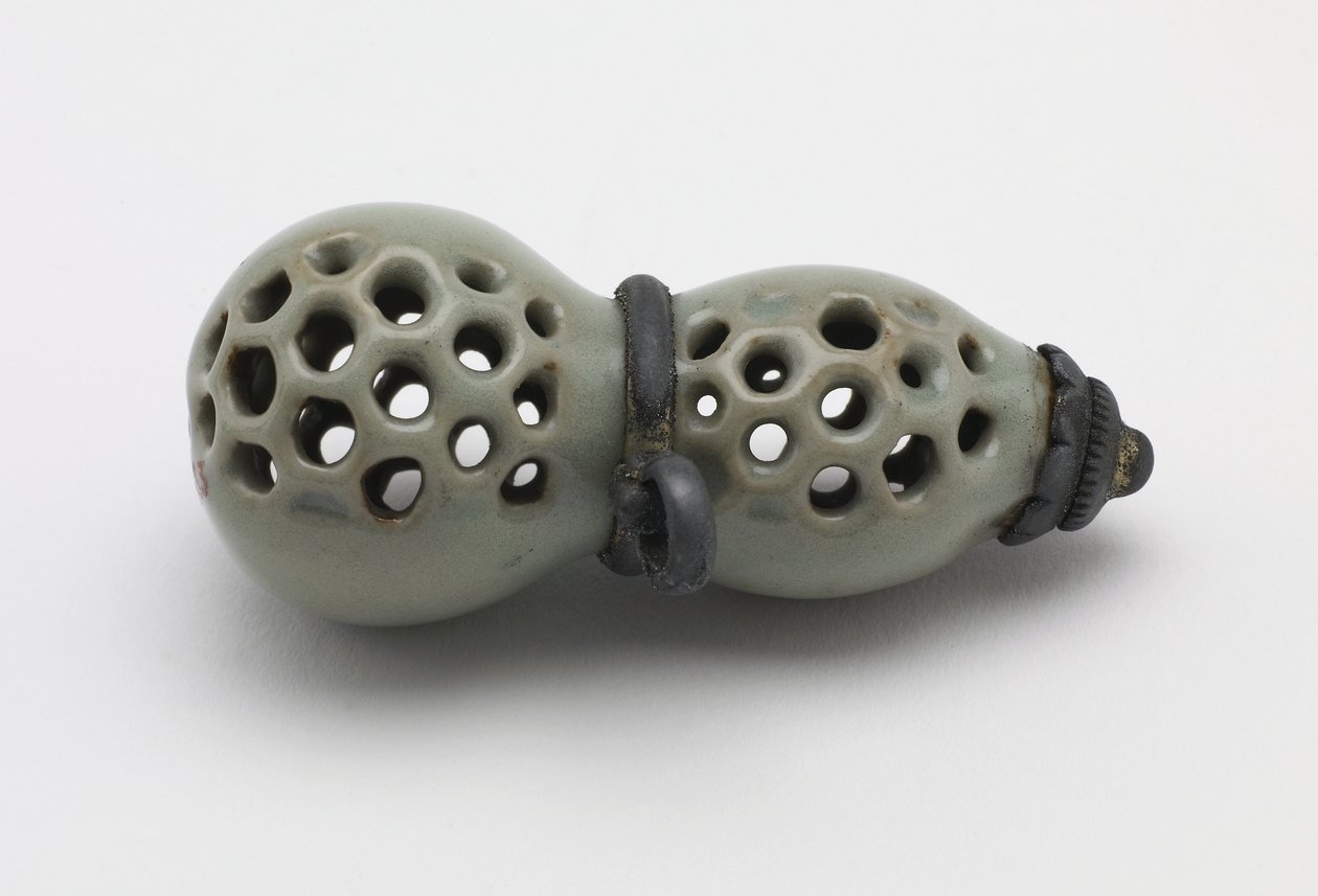 Netsuke i form av en kalebass, Yamashiro-provinsen, Edo-perioden eller Meiji-tiden (keramikk) av Japanese School