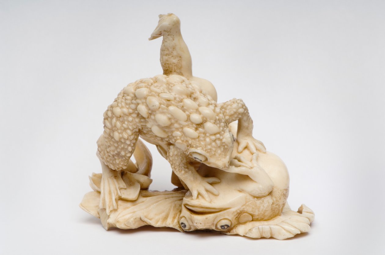 Okimono av to padder på et lotusblad, ca. 1550-1600 av Japanese School