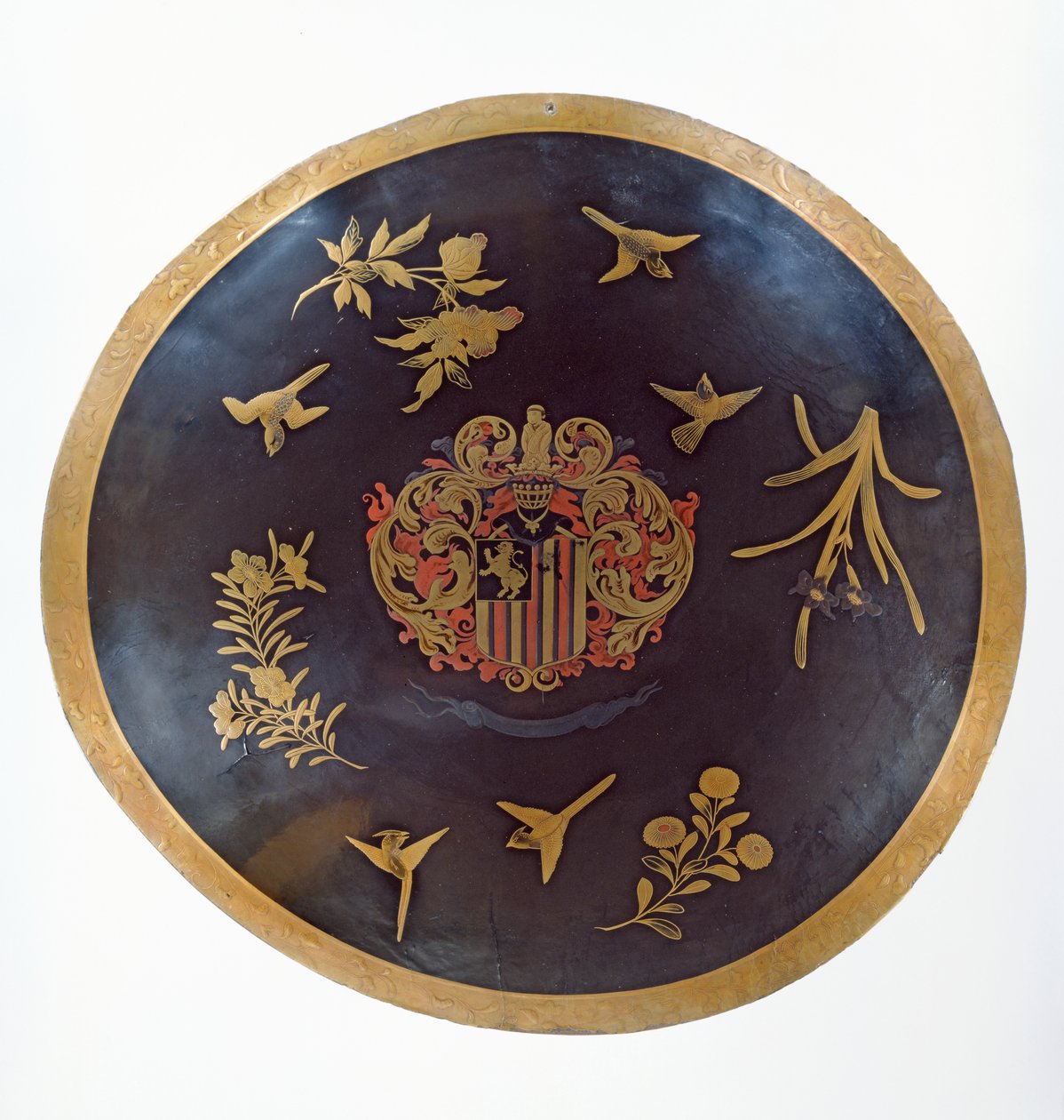 Skjold som viser våpenlagrene til Constantijn Ranst, for det nederlandske østindiske kompani, laget i Bengal og lakkert i Japan, ca. 1668 (lakkert lær) av Japanese School