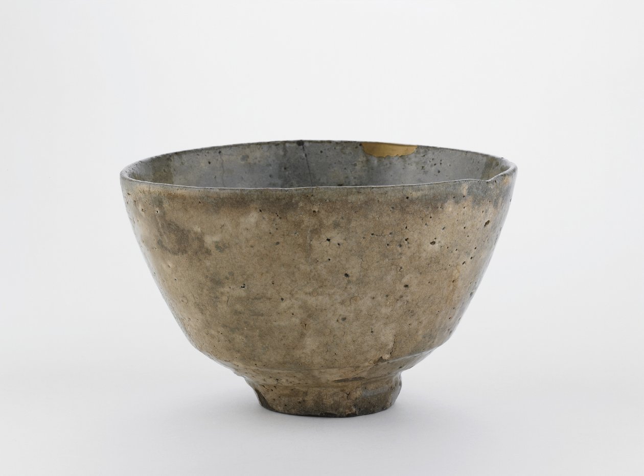 Tebolle i form av en koreansk Ido-tebolle, Yamaguchi-prefektur, Edo-periode, 1700-1800-tallet (steintøy med hvit slip under askeglasur) av Japanese School