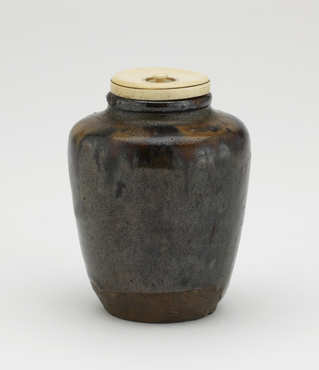 Tea caddy, katatsuki type, Seto, Aichi prefektur, Edo-periode, midten av 1600-tallet (keramikk) av Japanese School