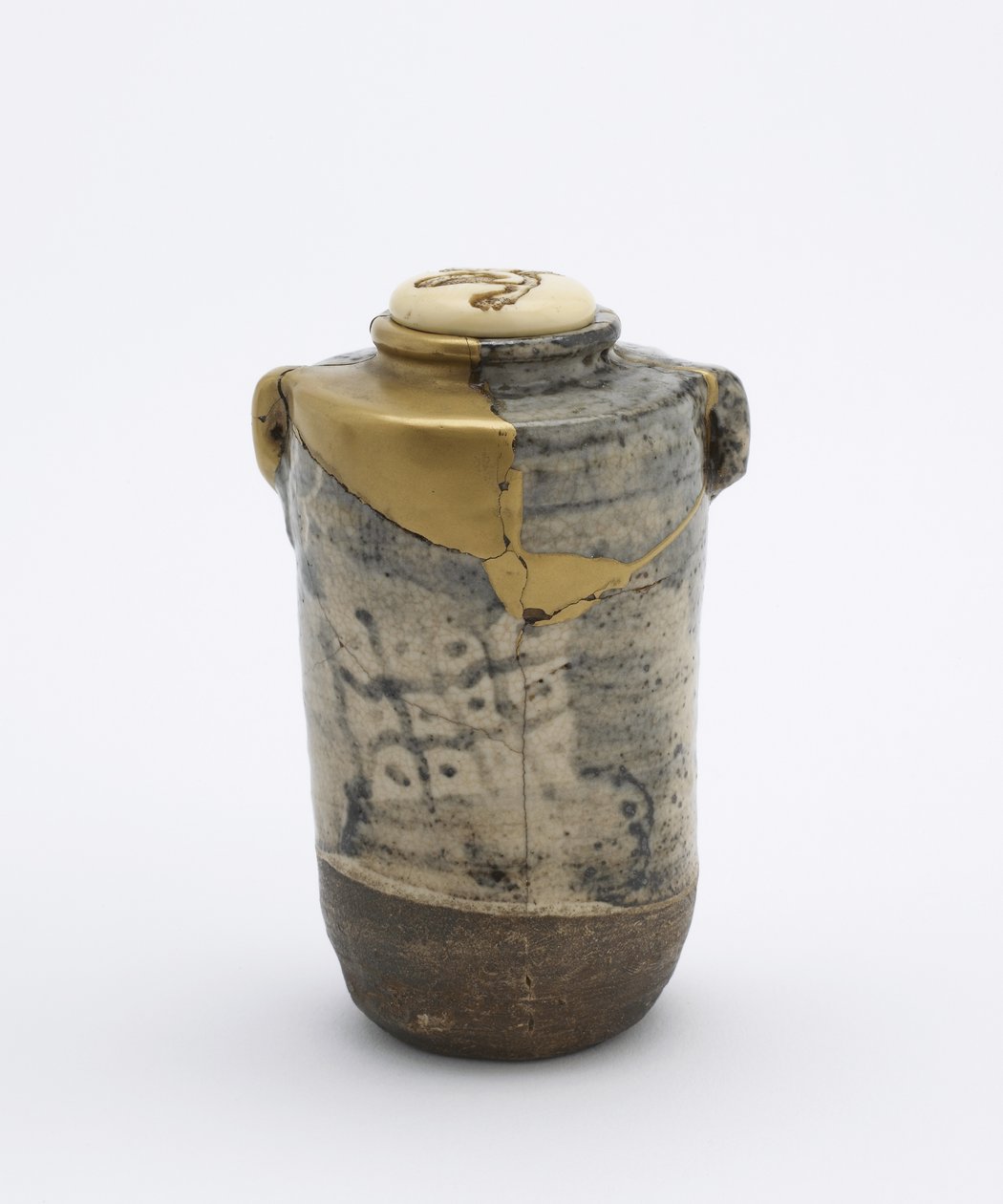 Tebeholder med to ører, i Oribe-stil, Kyoto, Kyoto-fu, Edo-perioden, sent på 1600- eller tidlig på 1800-tallet (keramikk) av Japanese School