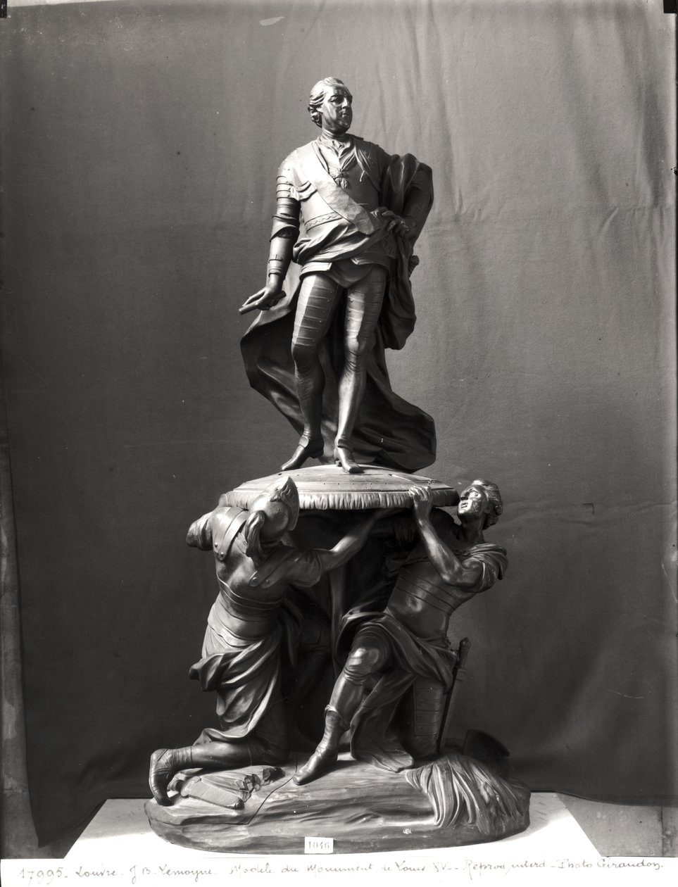 Modell for monumentet til Louis XV (1710-74) designet for Place Royale i Rouen, 1772 (bronse) av Jean Baptiste II Lemoyne