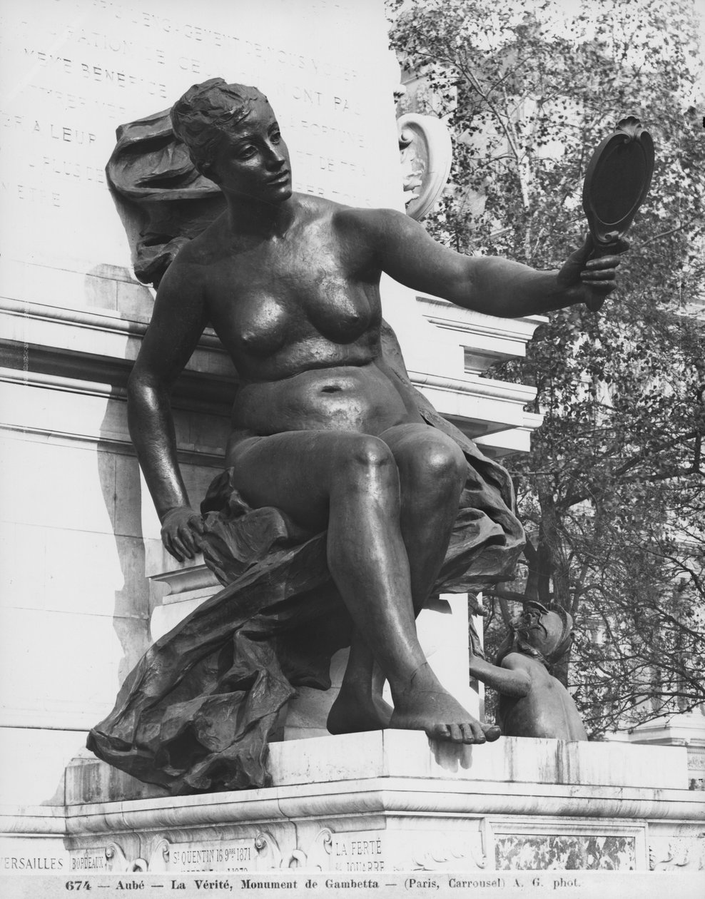 Monument til Leon Gambetta, Truth, cour Napoleon, Louvre, 1888 (detalj) (marmor og stein) (se også 346101, 346102, 346503) av Jean Paul Aube