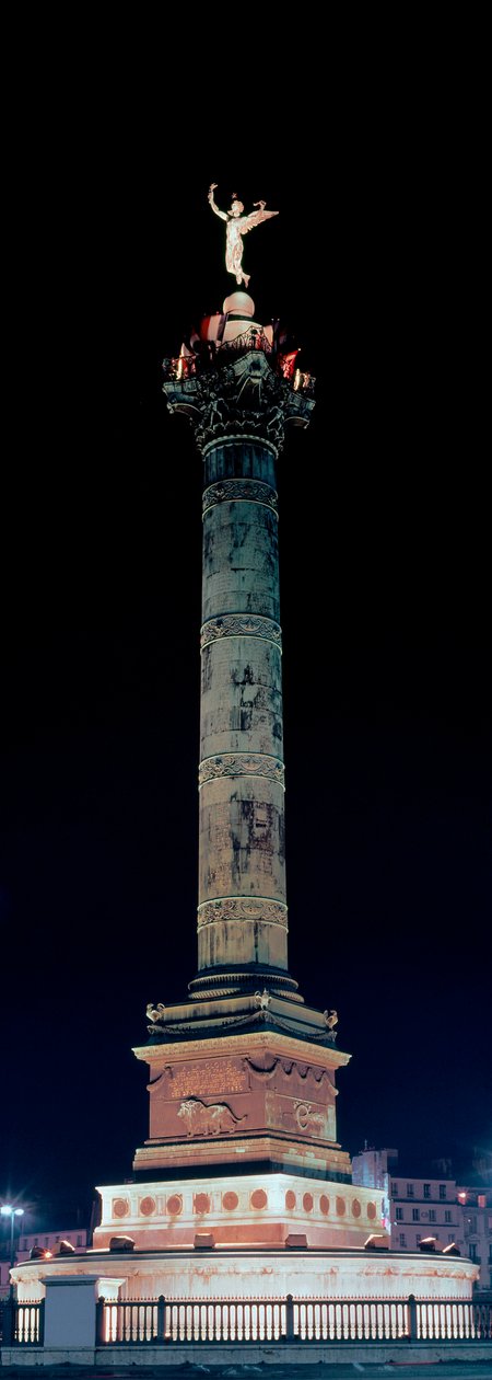 Utsikt over julisøylen på Place de la Bastille i Paris. av Jean Antoine Alavoine
