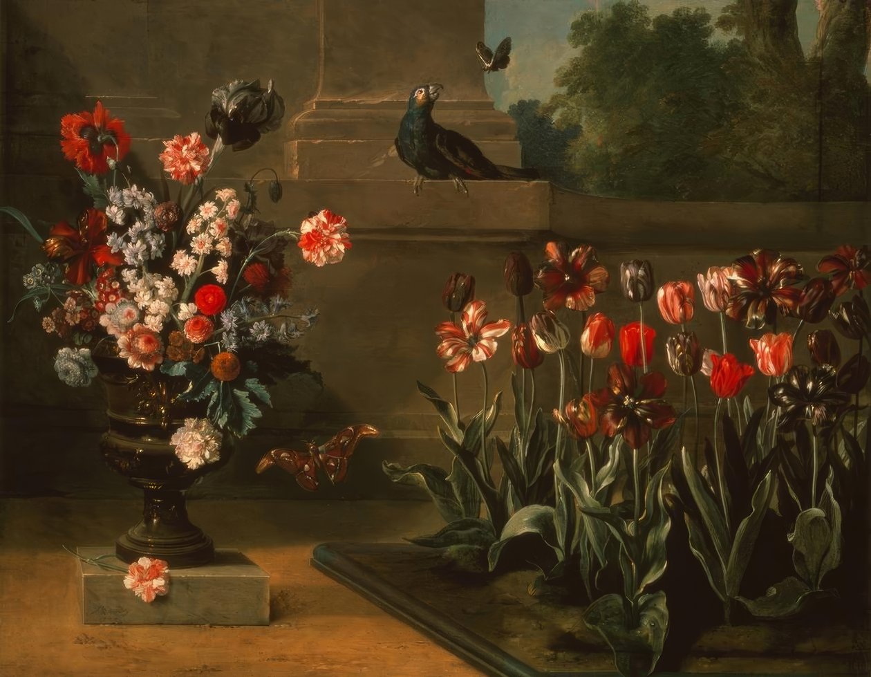 Tulipanbed og blomstervase ved foten av en vegg av Jean Baptiste Oudry