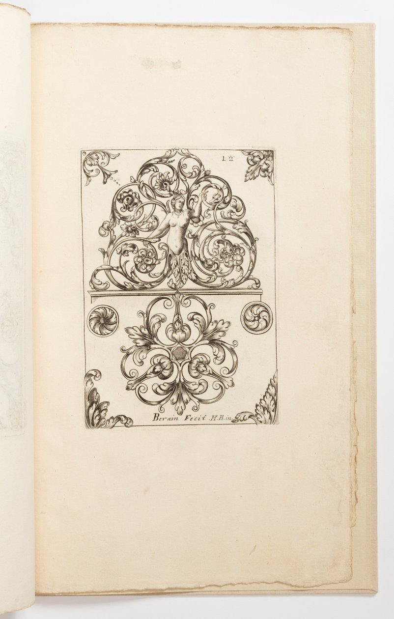 Plate 12, fra Diverses pièces de serruriers (Ulike design for låsesmeder) av Jean Bérain the Elder