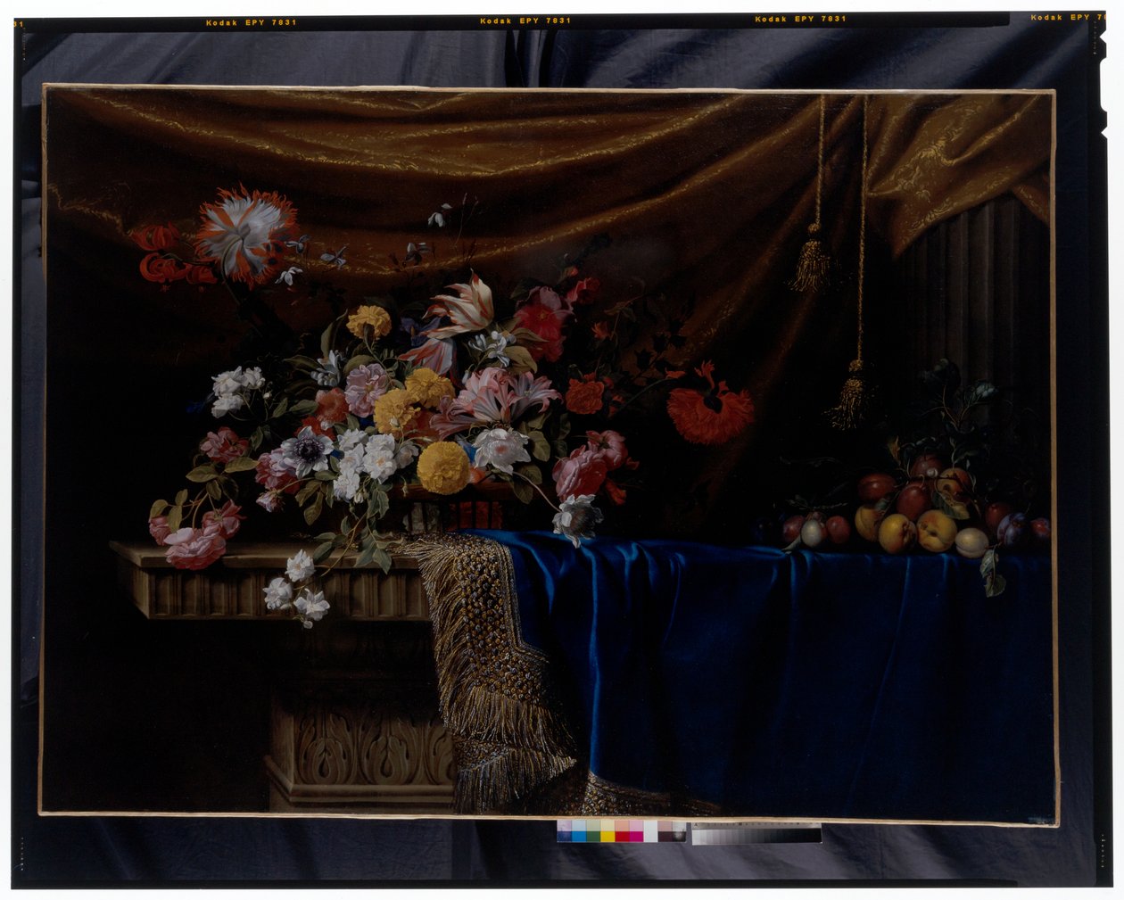 Et stilleben av en kurv med blomster og en haug med frukt på et skulpturert steinbord av Jean Picart