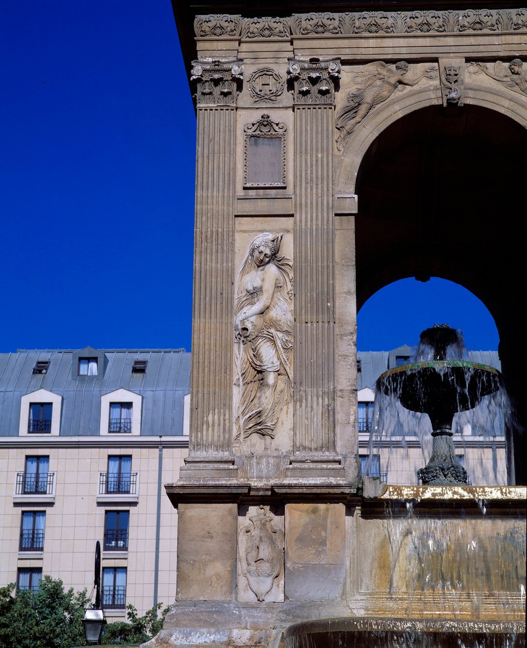 Arkitektur: detalj av fontenen til Innocents som representerer nymfene. Designet av arkitektene Jean Goujon, Augustin Pajou og Pierre Lescot. 1546-1549. Place Joachim du Bellay, Paris. av Jean and Lescot Pierre Goujon