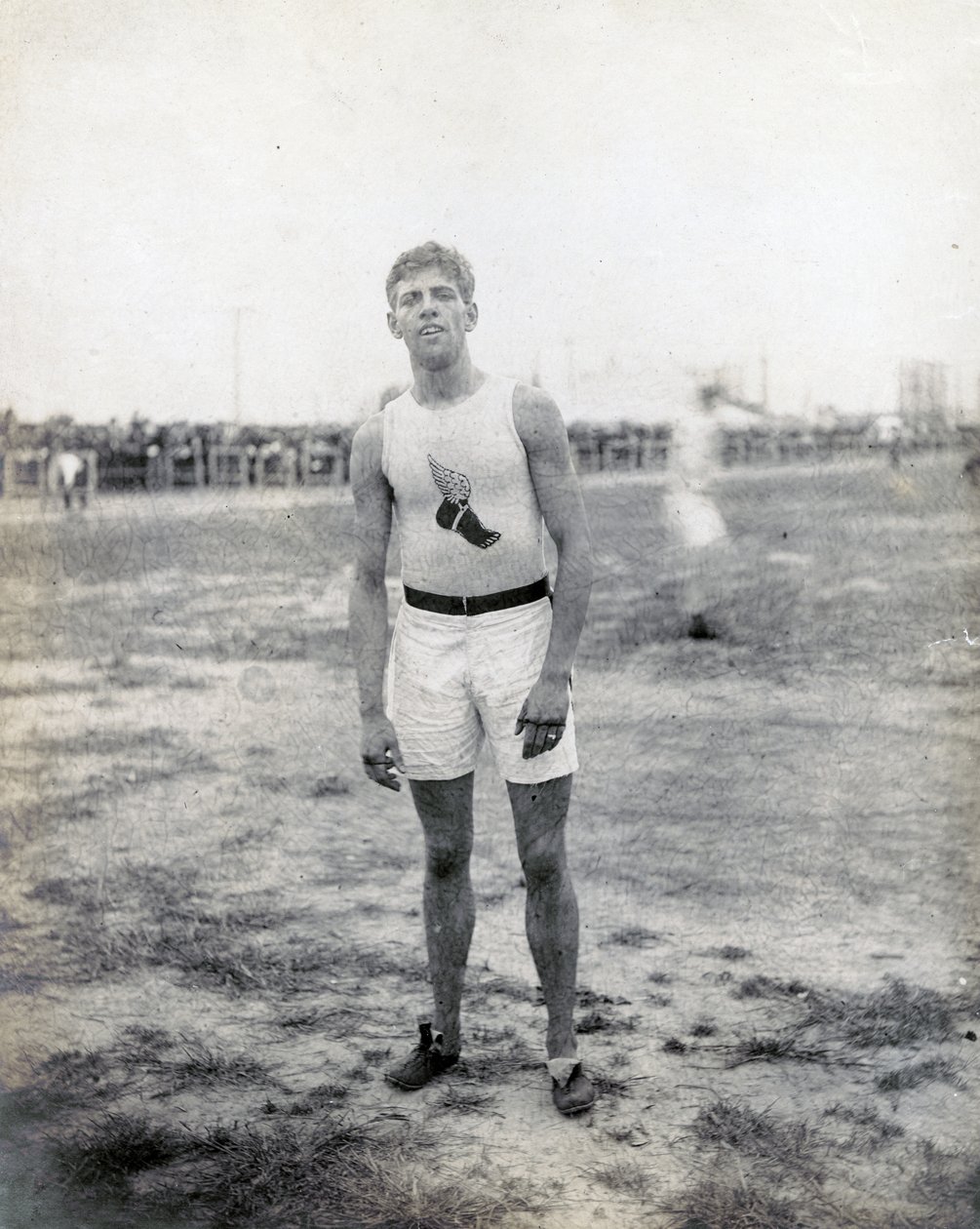 H.L. Hillman fra New York Athletic Club, stående og vendt mot kameraet av Jessie Tarbox Beals
