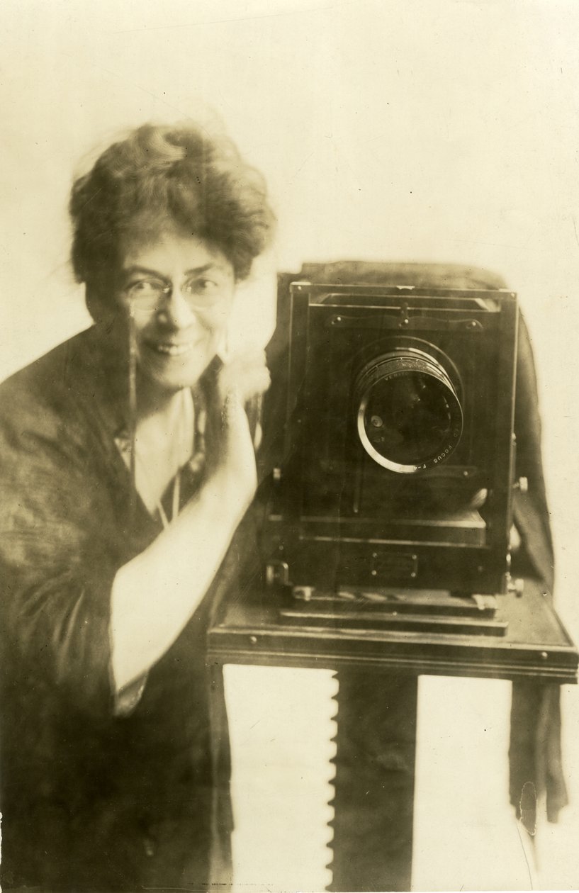 Beals selvportrett, ca. 1918-20 (foto av gelatinsølv) av Jessie Tarbox Beals