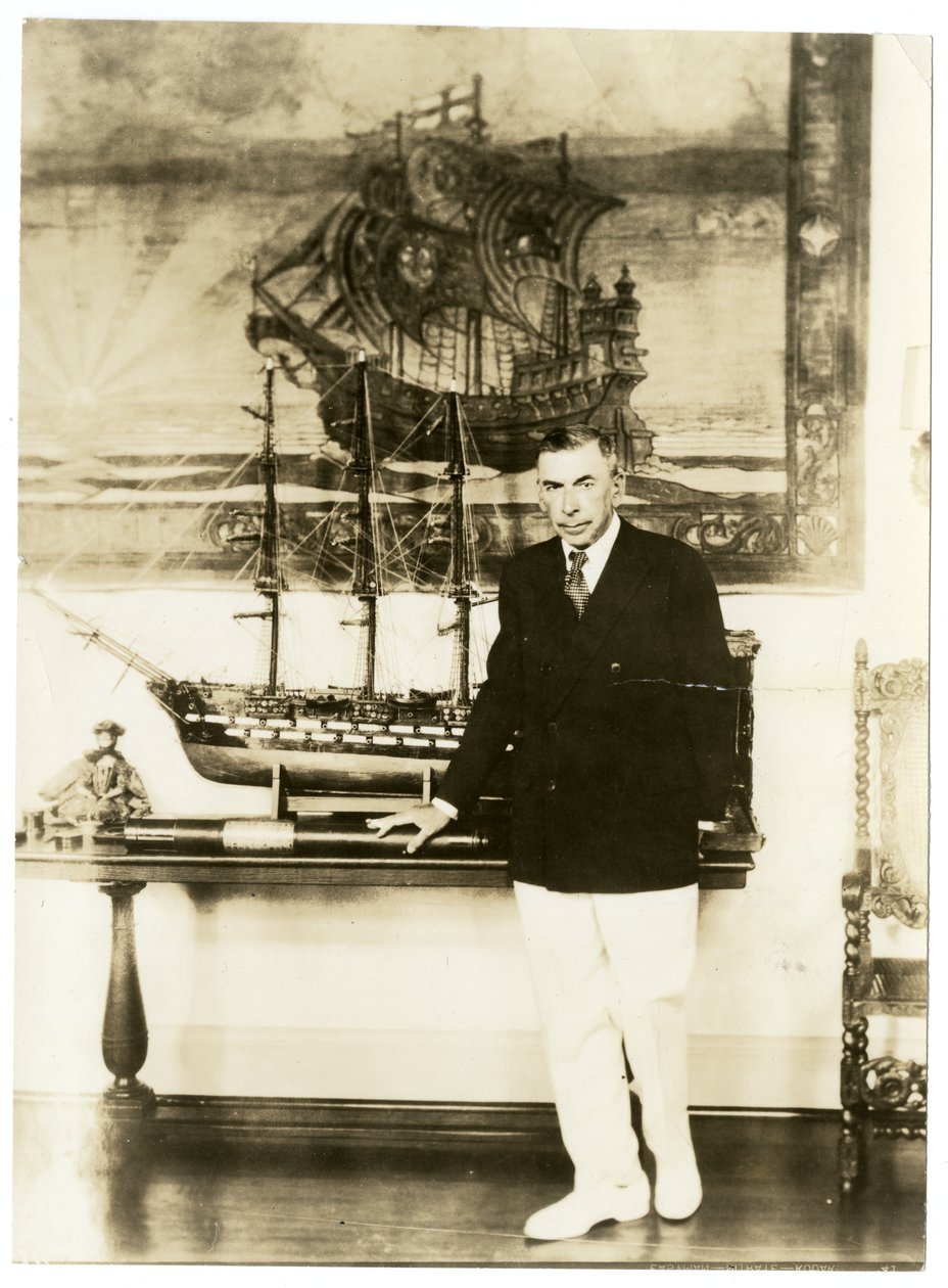 Booth Tarkington, ca. 1920-28 (foto av gelatinsølv) av Jessie Tarbox Beals