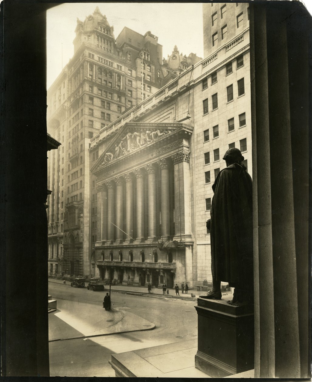 Broad St fra Treasury Building, New York, USA, ca. 1905-40 (foto av gelatinsølv) av Jessie Tarbox Beals