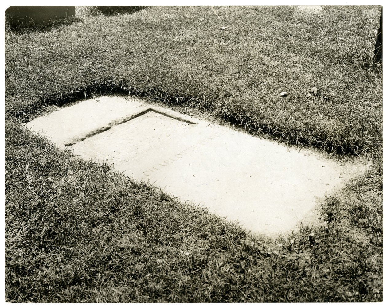 Charlotte Temple gravstein i Trinity Churchyard, New York, USA, ca. 1905-25 (foto av gelatinsølv) av Jessie Tarbox Beals
