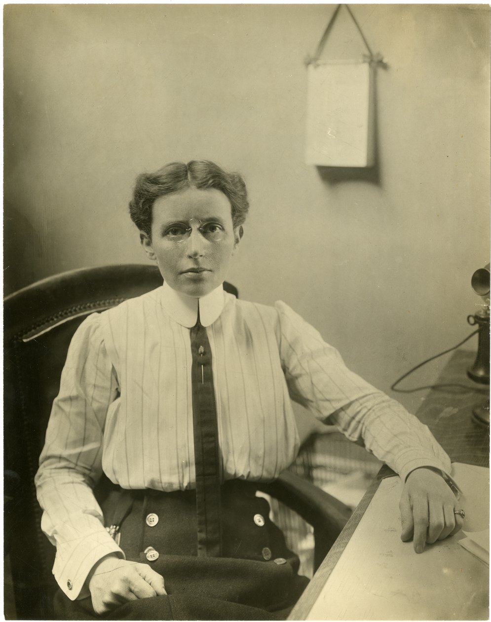 Dr. Josephine Baker, leder for barnehygieneavdelingen ved helseavdelingen i Cy of NY, overvåker helsen til flere barn enn noen annen kvinne i verden, ca. 1917-19 (foto av gelatinsølv) av Jessie Tarbox Beals